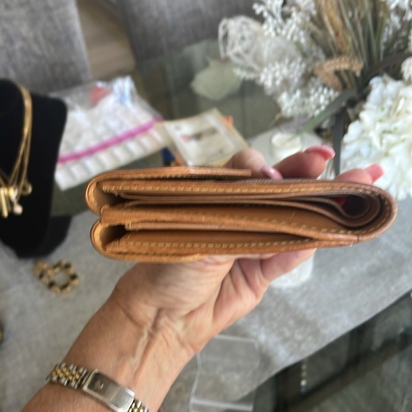 Etro paisley double snap sm wallet comes with box. Excellent condition - Picture 2 of 6